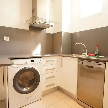 Cathedral Apartment *